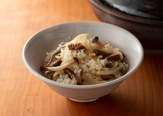 茅乃舎だしのだし炊きごはん　さんまときのこと生姜