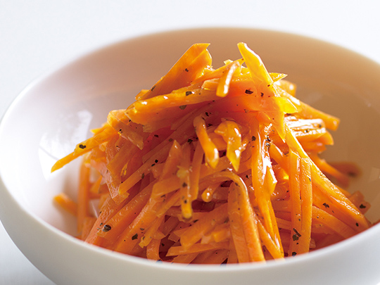 バジルとガーリックのソルト×オリーブ油 人参ラペ ガーリック風味