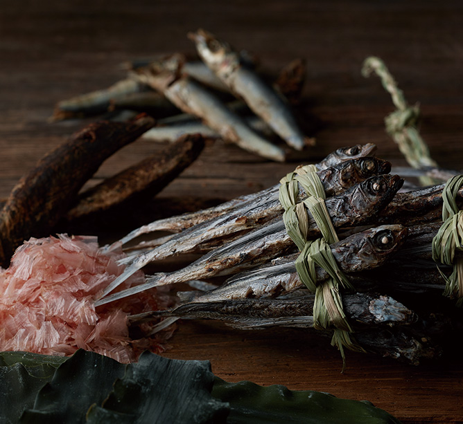 写真：鰹節、焼きあご、うるめいわし、真昆布